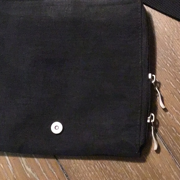 Baggallini Crossbody Purse - Picture 15 of 16